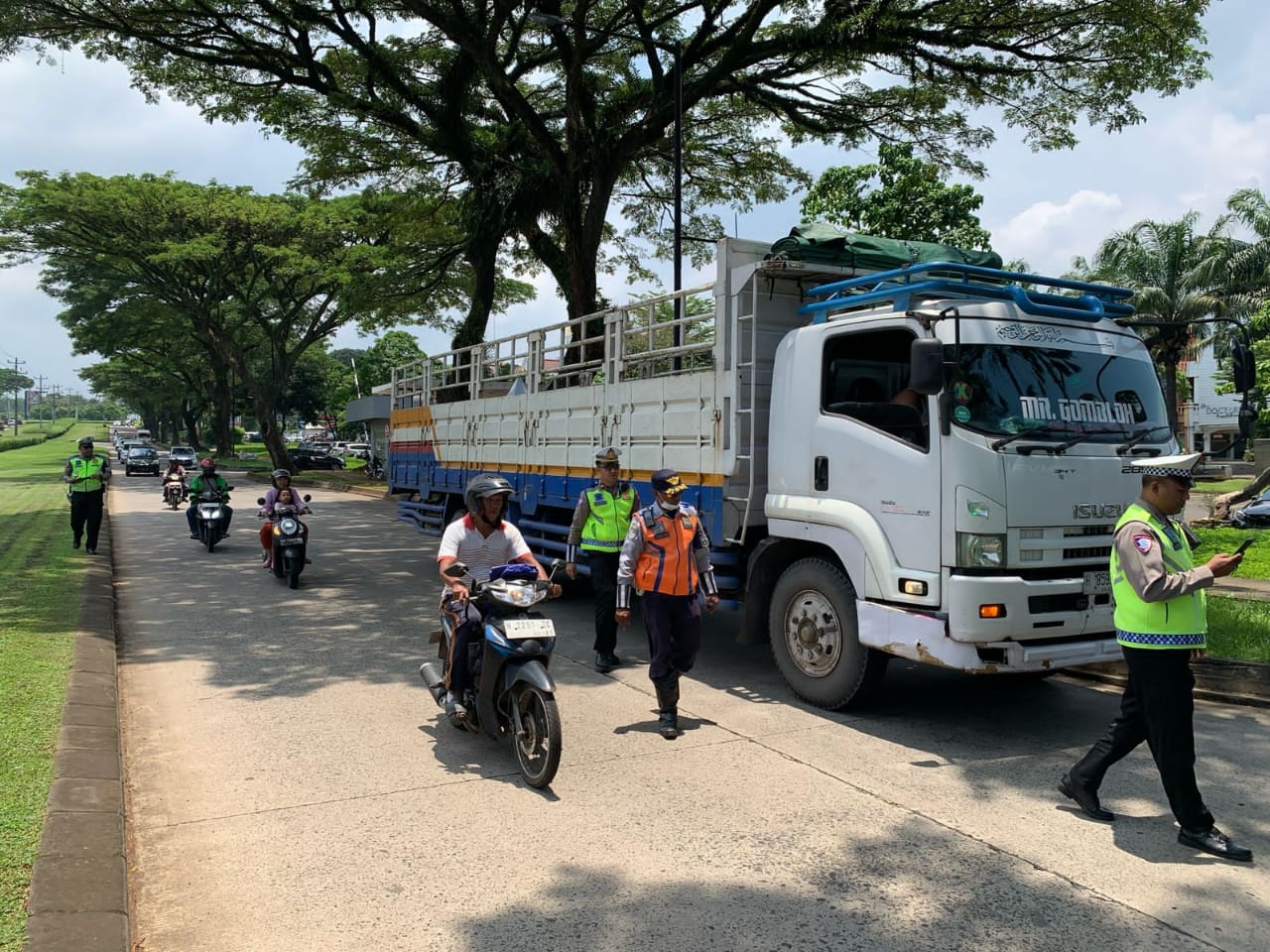 Minimalisir Kecelakaan, Pemkot bersama Polrestabes Semarang Dirikan Posko Terpadu di Silayur Ngaliyan