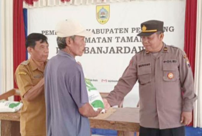 Bantuan di Desa Banjardawa Kabupaten Pemalang Diberikan sesuai dengan DTKS 