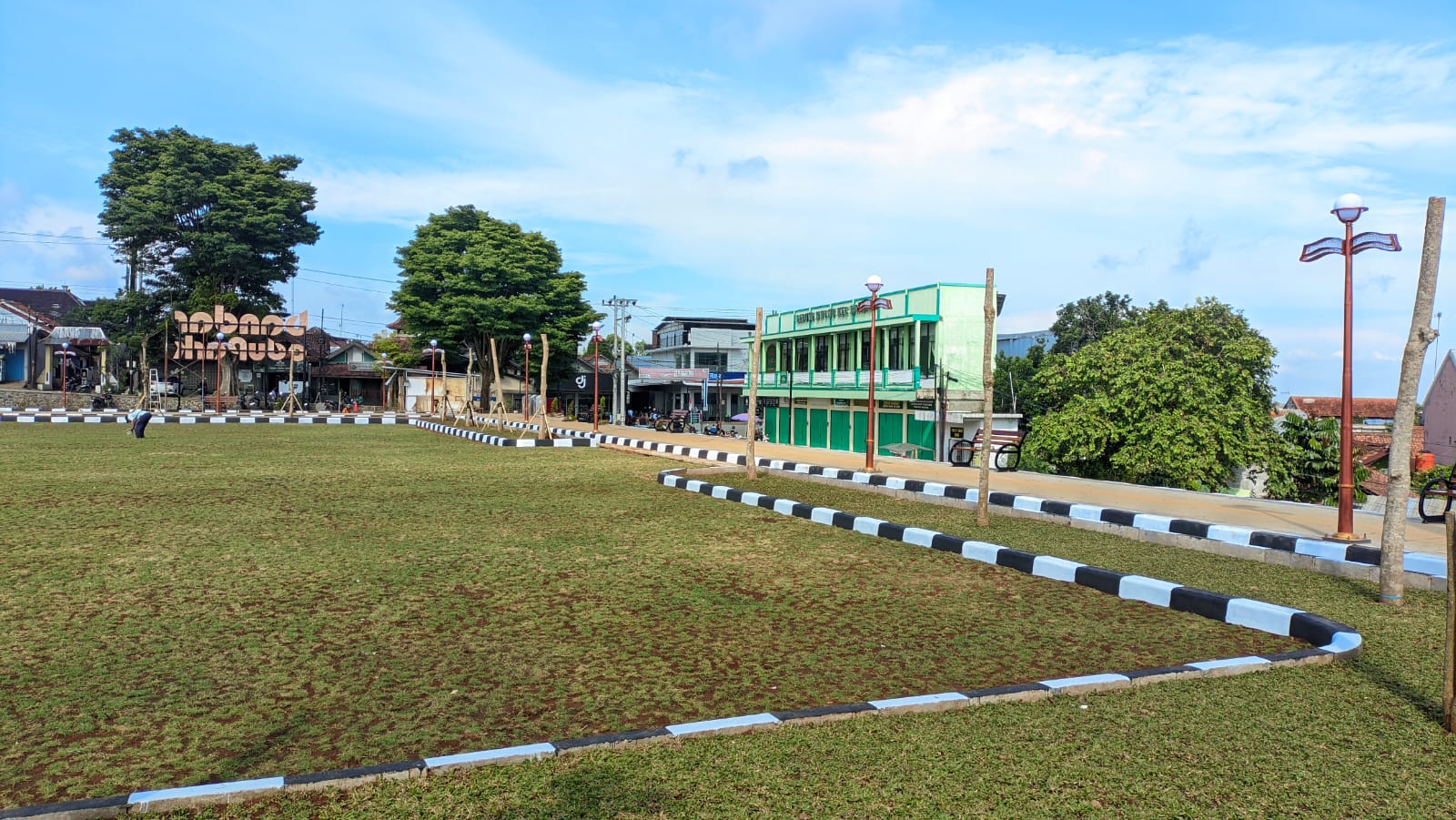 Alun-alun Bandar Rampung, DPRKP Batang: Sementara Rumputnya Jangan Diinjak