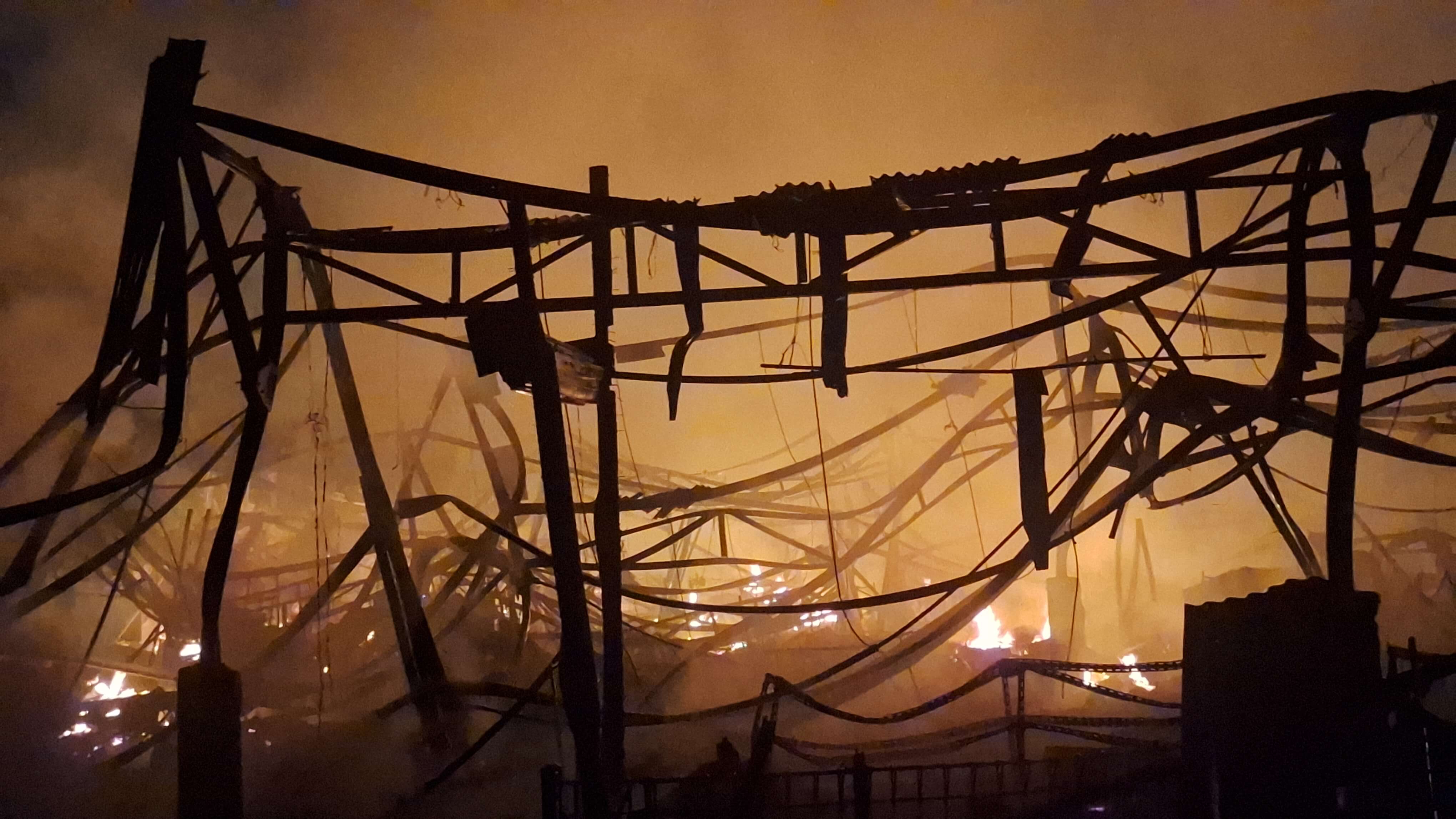 Breaking News! Pasar Pagi Pemalang Terbakar, Damkar Kewalahan