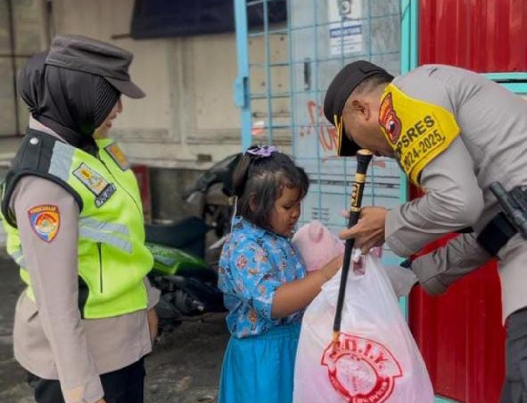 Dedikasi dan Tanggung Jawab Briptu Yolanda Bawa Anak Sambil Kerja, Diapresiasi Kapolres Solo 