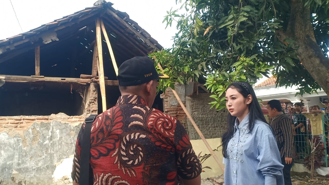 Dua Lansia Tinggal di Rumah Lapuk, Roboh dan Ditopang Bambu
