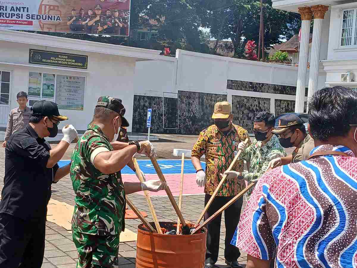 Kejari Wonosobo Musnahkan Barang Bukti 29 Perkara Pidana di Akhir 2025