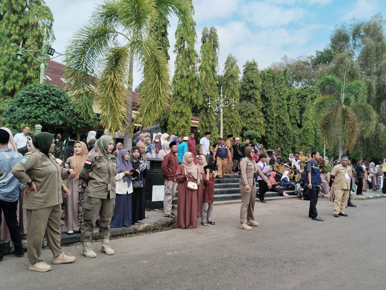 Satpol PP Kawal Pemulangan Jemaah Haji Kabupaten Tegal