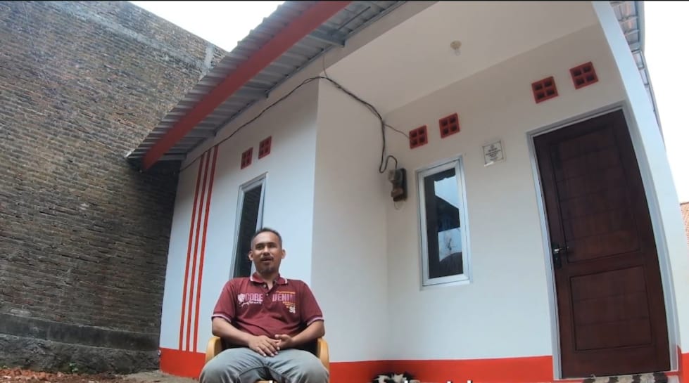 128 Warga Miskin Kudus Gembira Rumahnya Dibangun Ulang oleh Dua Perusahaan