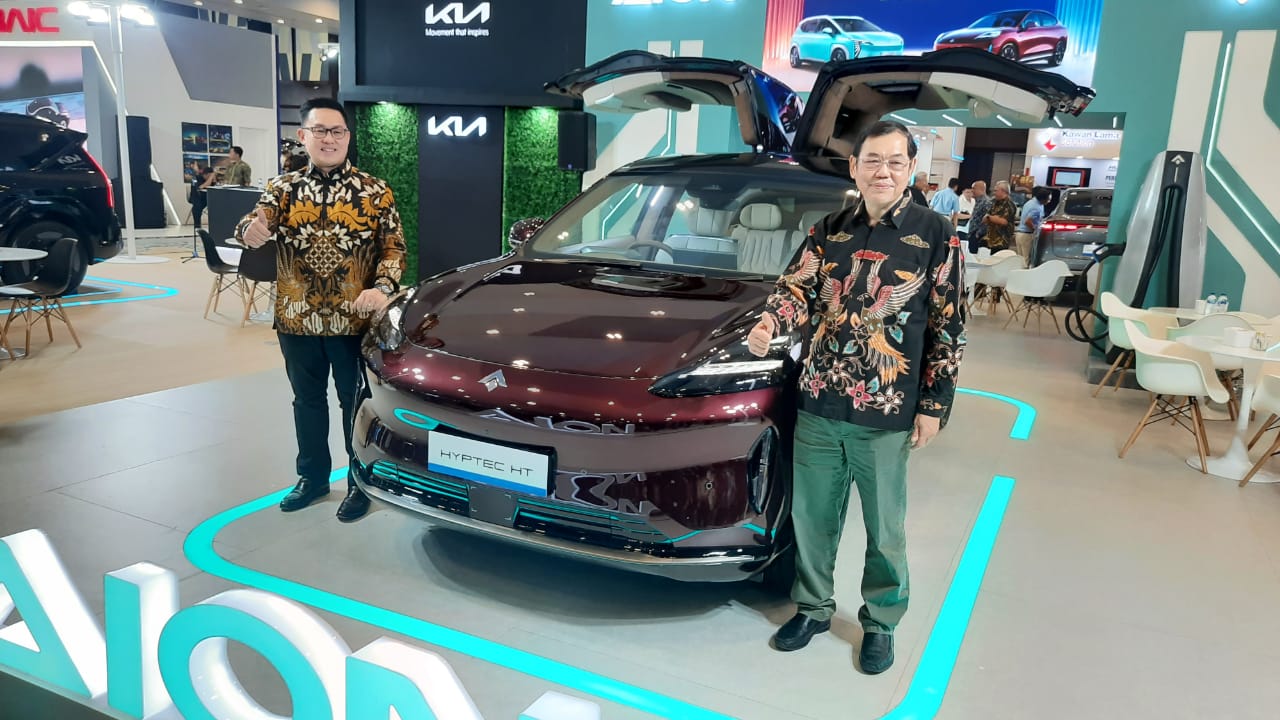 Perdana Hadir Di GIIAS Semarang, AION Hadirkan Mobil Listrik Modern AION Y Plus Dan AION Hyptec HT 