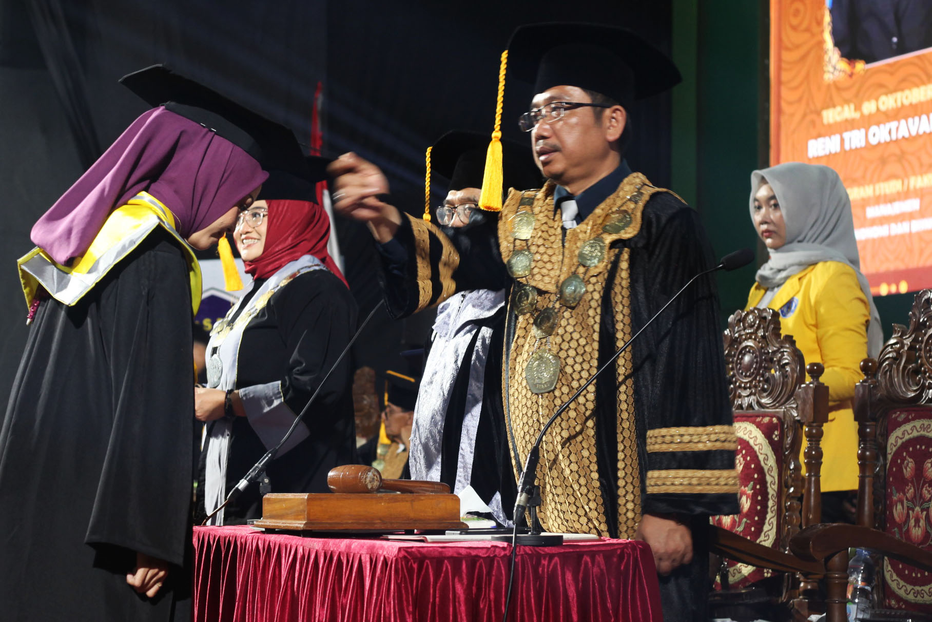 869 Mahasiswa UPS Tegal Resmi Diwisuda