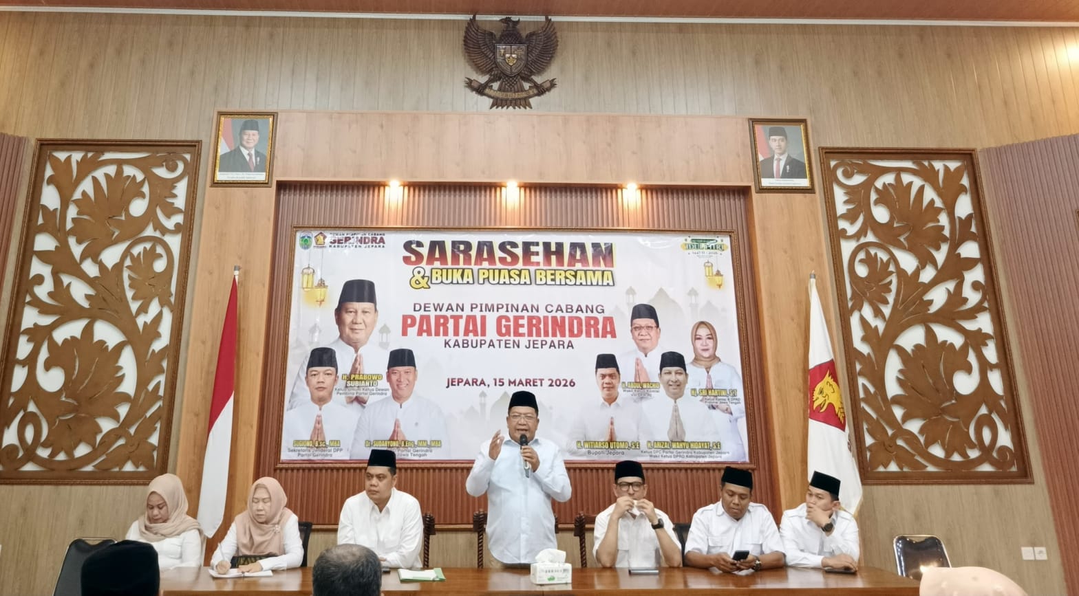 Manuver Gerindra Mengejutkan Jelang Lebaran,  Berikan Seragam Berlogo Garuda ke Bupati Jepara