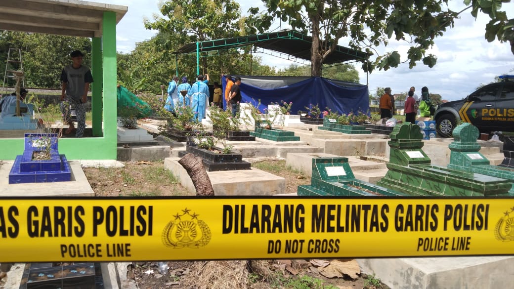 Makam Siswa SMKN 4 Semarang Dibongkar, Ada Apa !