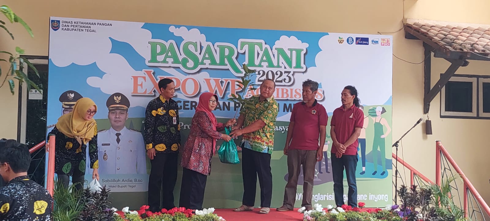 Petani Pantura Kabupaten Tegal Dapat Bantuan Bibit Melati