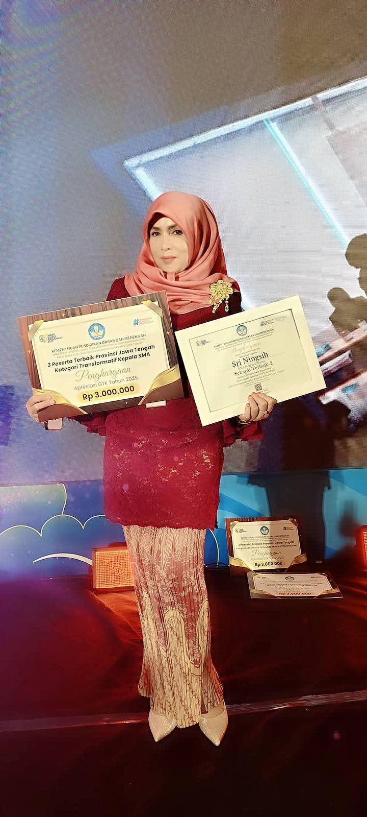 Sri Ningsih Raih Penghargaan Kepala Sekolah Transformatif 2025