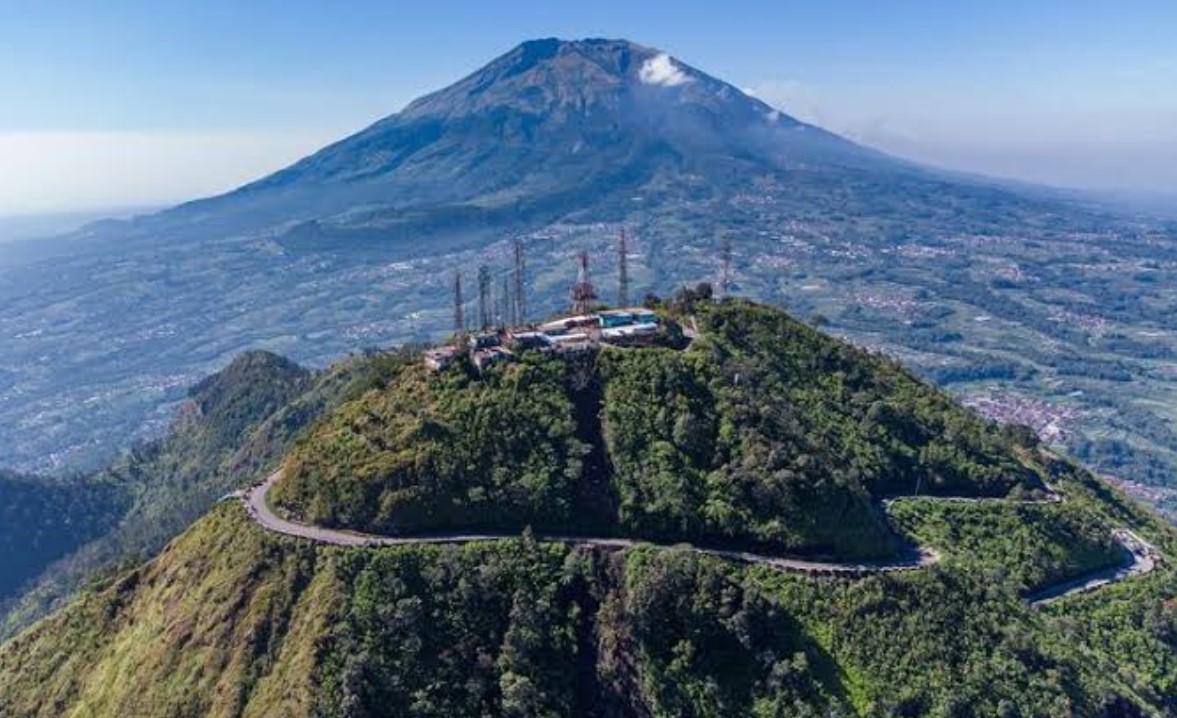 Mengenal Keindahan Gunung Telomoyo, Satu-satunya Gunung yang Dapat di Jelajahi dengan Kendaraan