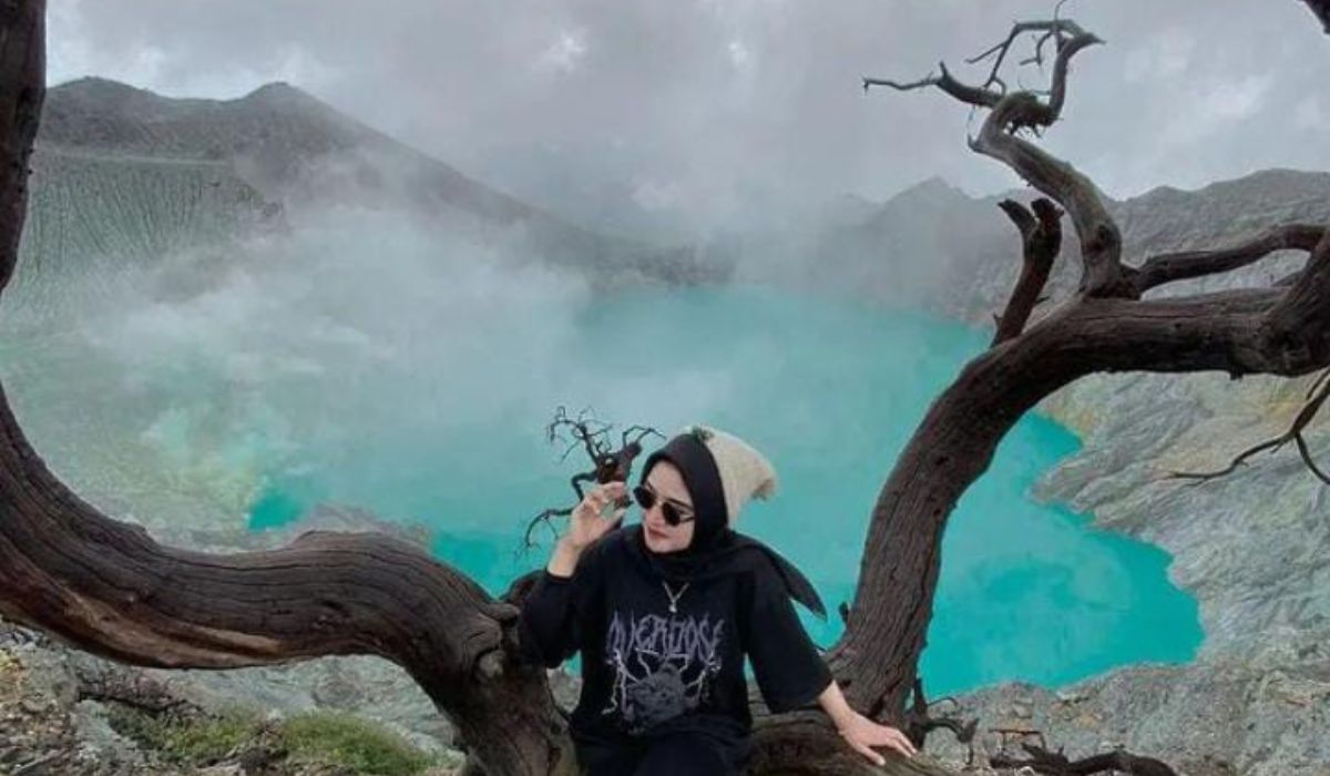 Yuk Healing ke Kawah Ijen: Info Tiket Masuk, Kegiatan, dan Tips Mendaki