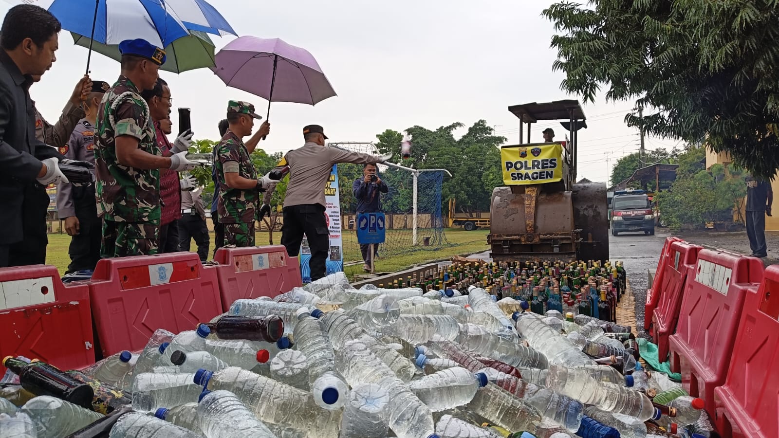 Malam Tahun Baru, Polres Sragen Musnahkan 1.291 Botol Miras