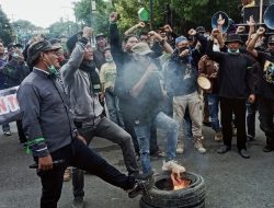 Jalan Rusak Dibiarkan Mangkrak, Warga Ancam Gugat Pemkab Pemalang