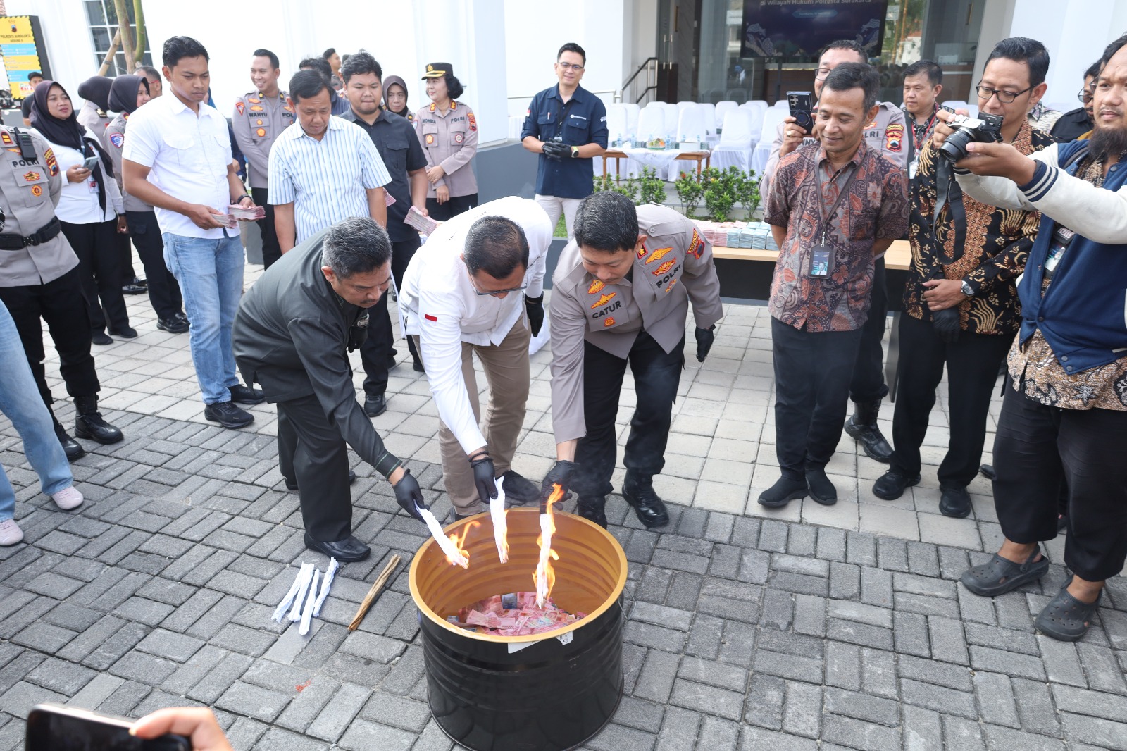 12 Ribu Lebih Uang Palsu Dimusnahkan di Solo