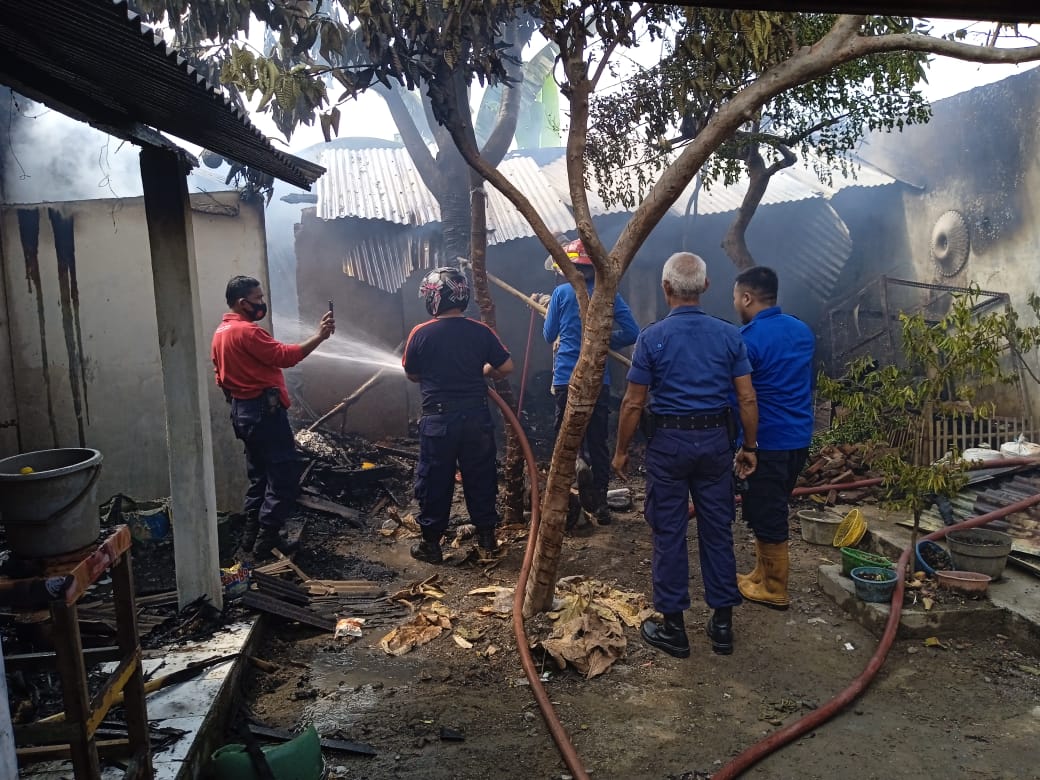 Rumah Warga Desa Kalisapu Slawi Terbakar, Apa Penyebabnya?