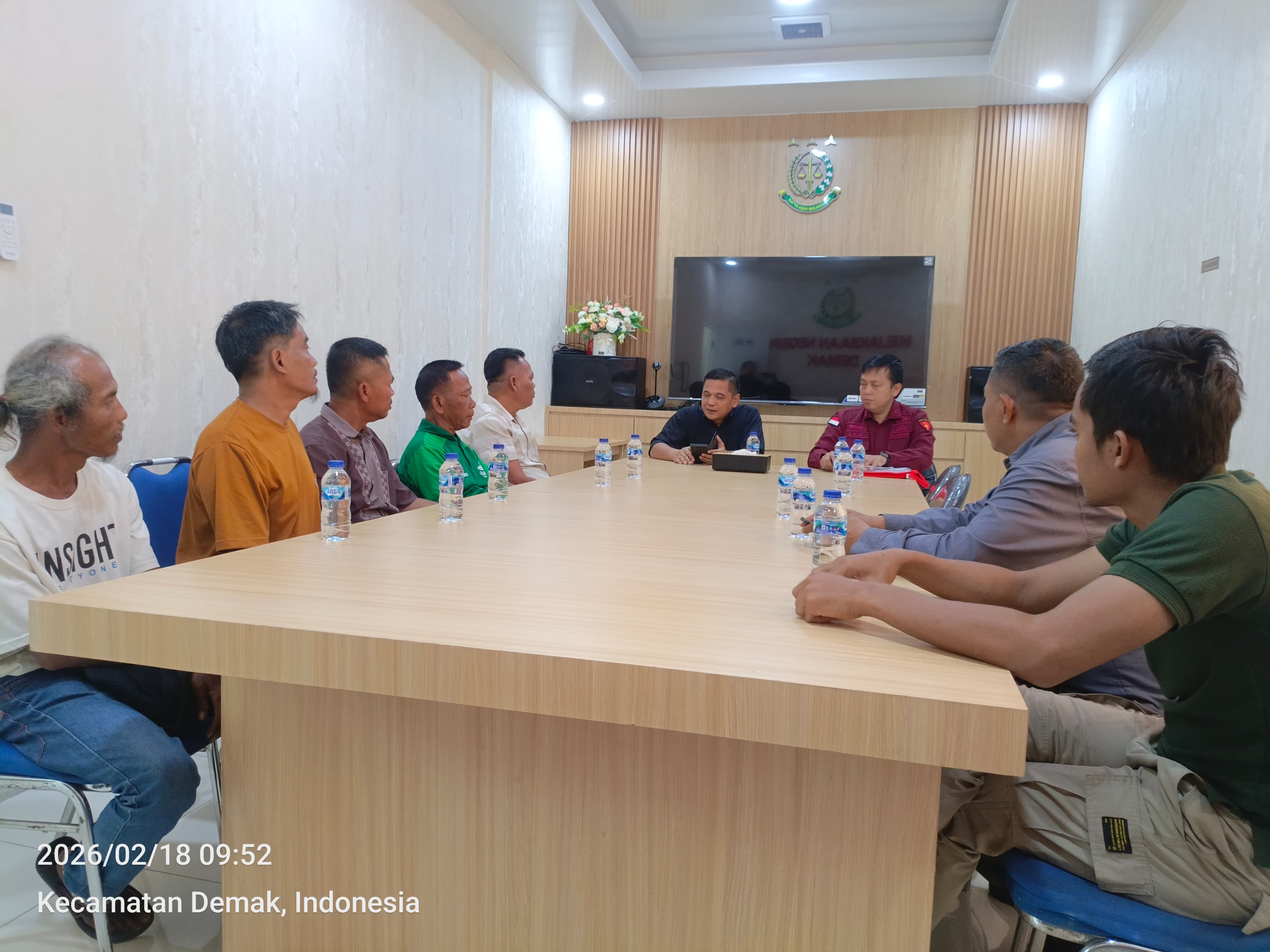 Warga Desa Sidomulyo Geruduk Kejari Demak, Tak Puas Hasil Audit Dugaan Korupsi Pasar Desa 