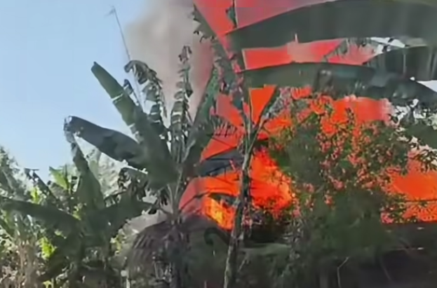 Dua Rumah Kayu Terbakar Hebat di Tengaran Kabupaten Semarang