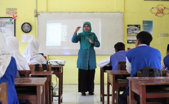 Siswa SMP Muhammadiyah 1 Kota Tegal Diajar Wali Murid