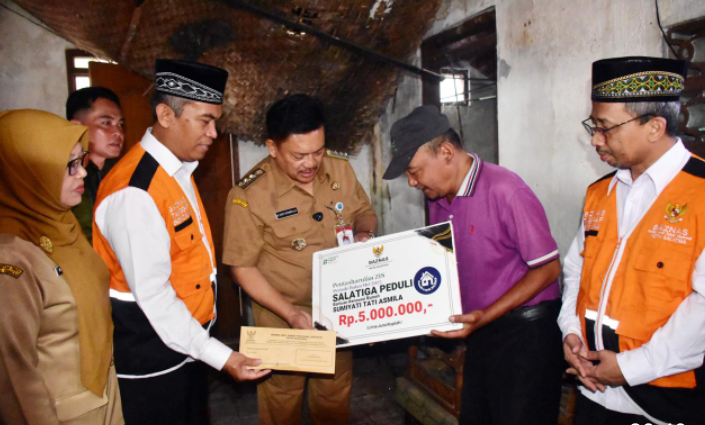Sasar Warga Alami Kesehatan Mental, Robby Salurkan Bantuan Baznas untuk Renovasi Rumah