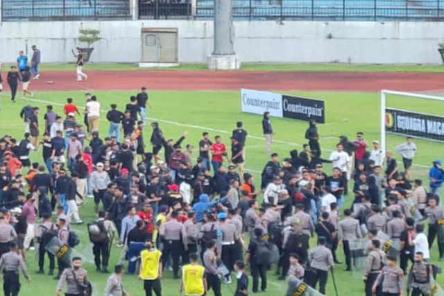 PPSM Magelang VS Persitema Temanggung Ricuh, Suporter Tuan Rumah Merangsek ke Lapangan 
