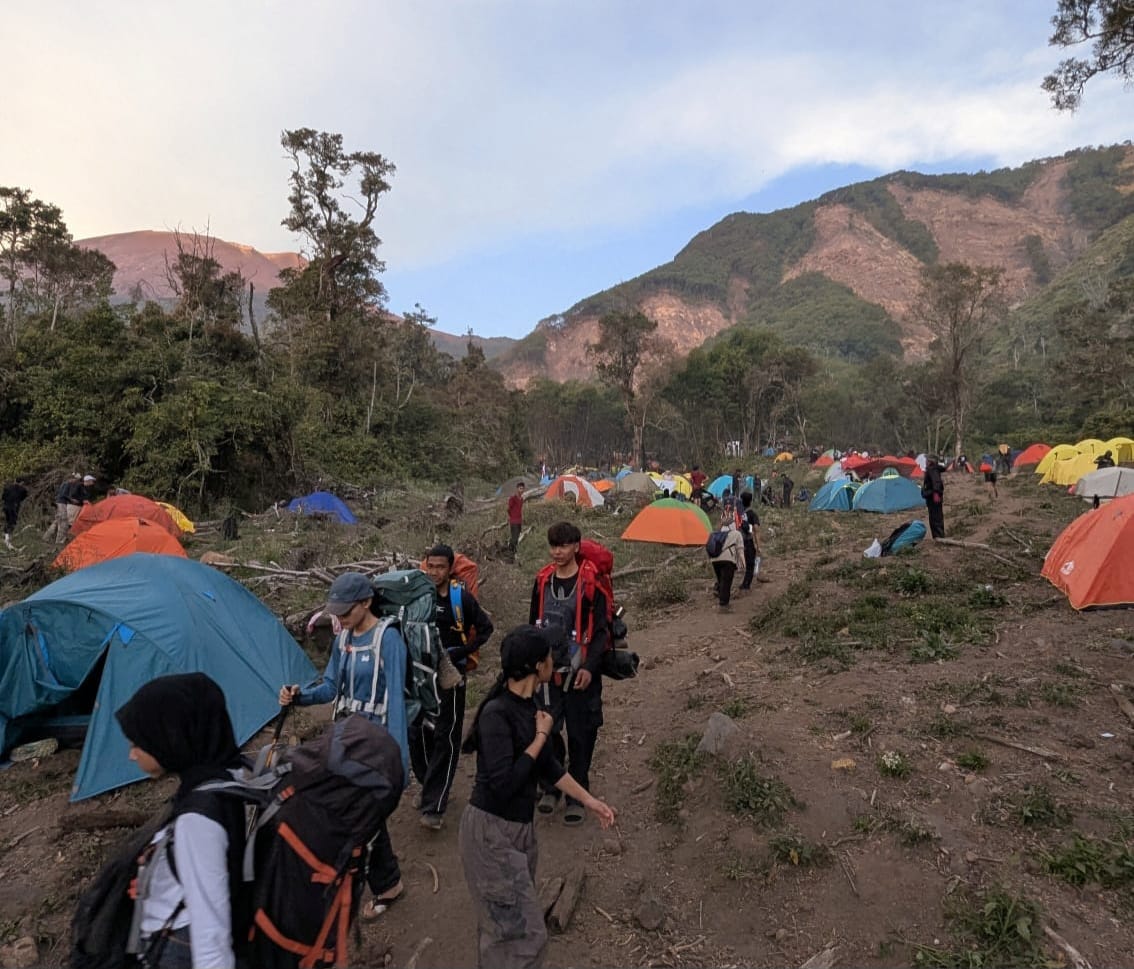 Pendaki Tektok Gunung Slamet Via Permadi Guci Tegal Wajib Pakai Guide