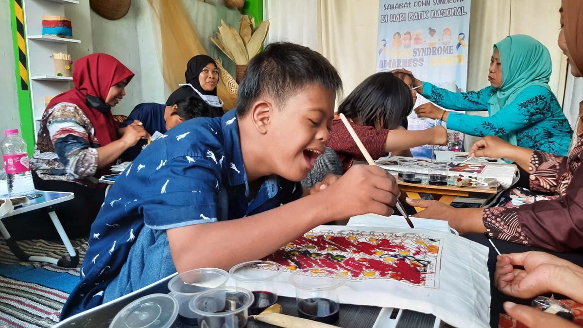 Siapkan Anak Istimewa Lebih Mandiri, Sahabat Down Syndrome Gelar Pelatihan Membatik Bagi ABK 