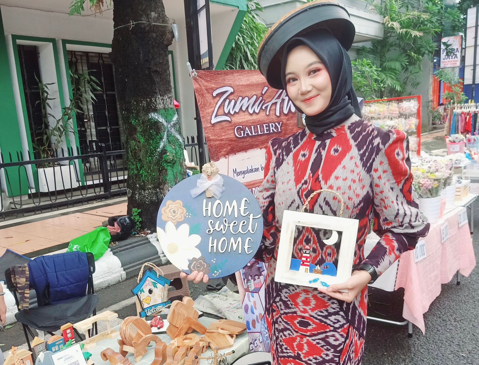 Padukan Nuansa Etnik Kudus, Zum Art Gallery Hadirkan Pernik Kerajinan Limbah Kayu 