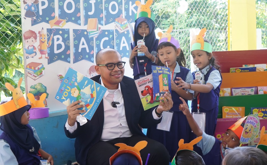 Bupati Batang jadi Pendongeng di TK Pembina, Challenge Anak Baca 52 Buku