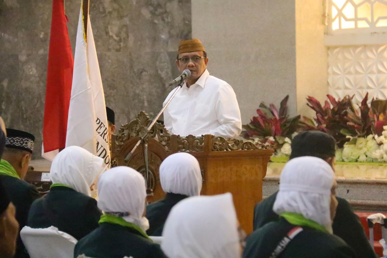 Dr M Hasan Chabibie, PJ Bupati Kudus Ditahbiskan Peraih Santri of The Year 2024