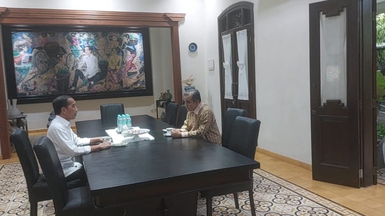 Sowan ke Solo, Sekjen Partai Gerindra Mengaku Masih Tak Tahu Arah Politik Jokowi