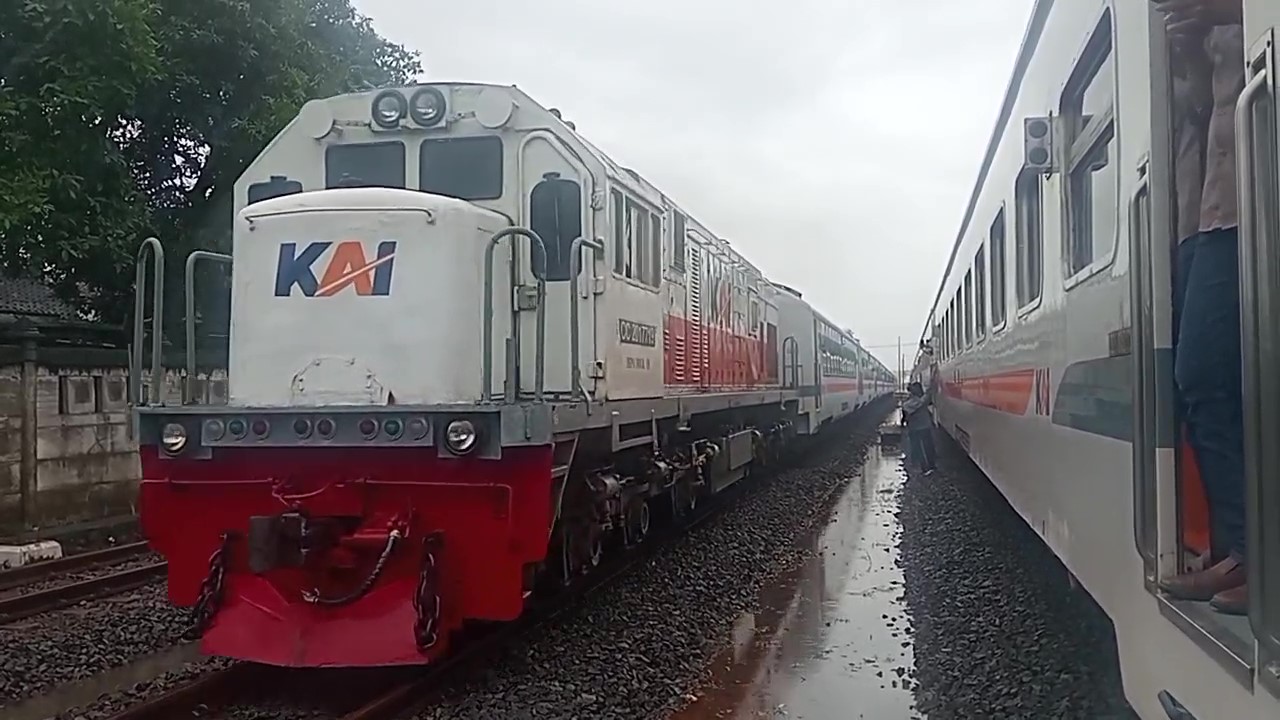 Sempat Terganggu Akibat Luapan Air, Jalur KA Antara Stasiun Krengseng - Plabuan Sudah Normal dan Bisa Dilalui 