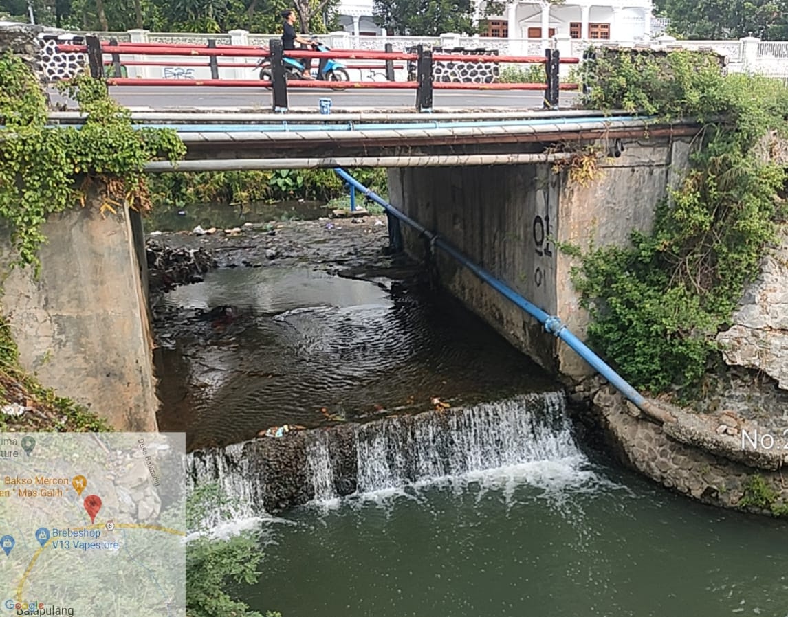 Talud Jembatan Ambrol, Jaringan Perpipaan Air Bersih Tirta Ayu Kabupaten Tegal Terganggu 