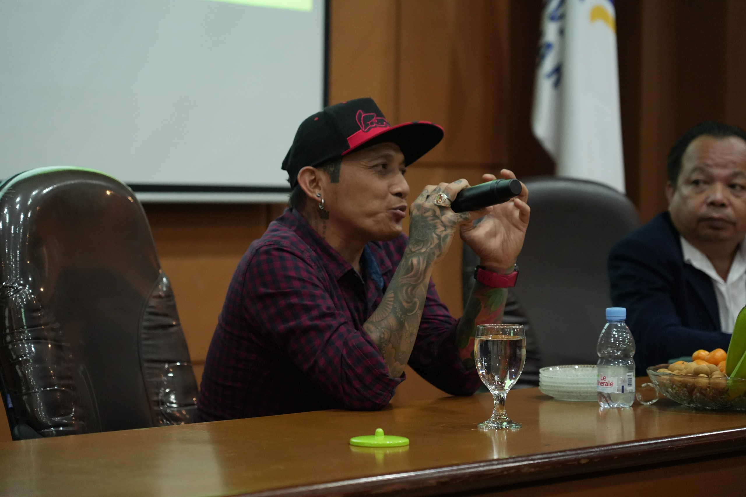 Bukan Kabur ke Kudus, Kades Viral Hoho Berikan Kuliah Unik ke Mahasiswa UMK