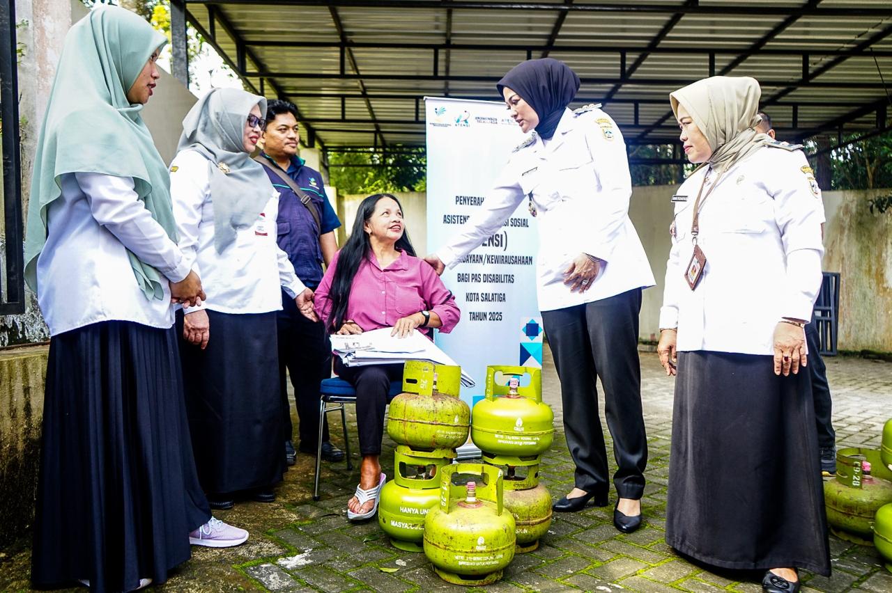 Berbentuk Barang, Wawali Kota Salatiga Serahkan Bantuan Kewirausahaan untuk Penyadang Disabilitas