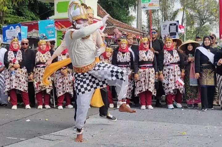 Anoman Obong Warnai Karnaval HUT RI
