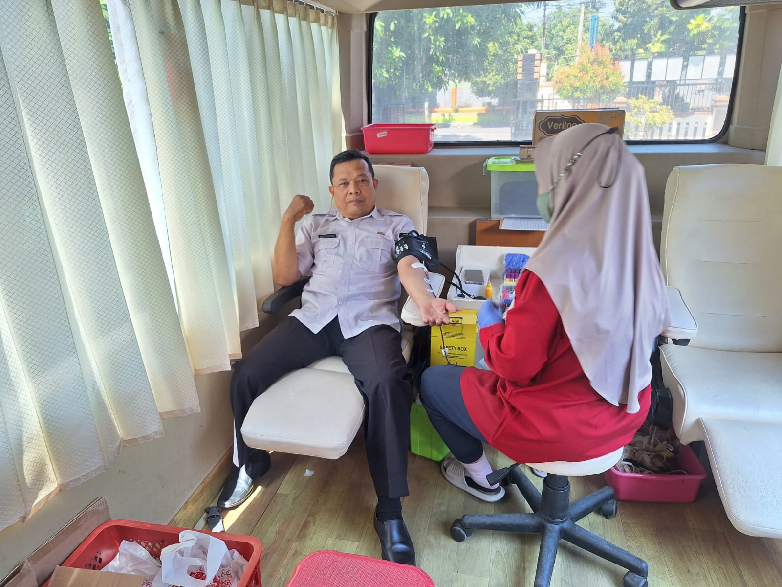 Warga Kelurahan Pekauman Kota Tegal Ikuti Donor Darah