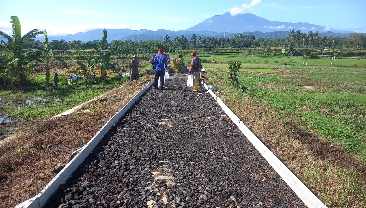 Jalan RT 22 Desa Rembul Kabupaten Pemalang Dirabat Beton
