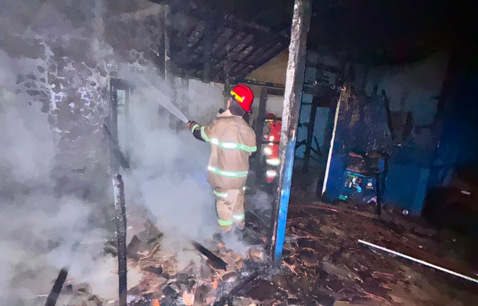 Diduga Gegara Senter, Rumah Warga Limpung Batang Terbakar 