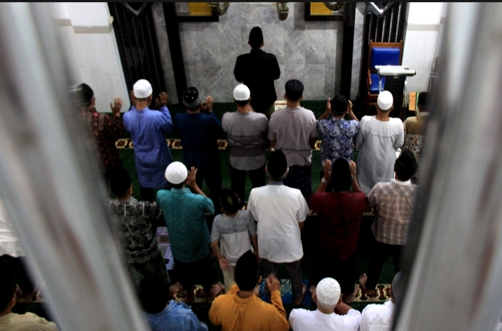 Ratusan Jamaah Ikuti Salat Gerhana di Masjid Nun Kota Tegal
