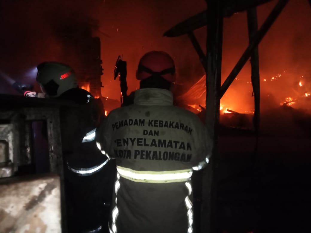 Api Membesar Saat Penghuni Tidur, Rumah Sekaligus Usaha Batik di Pekalongan Terbakar