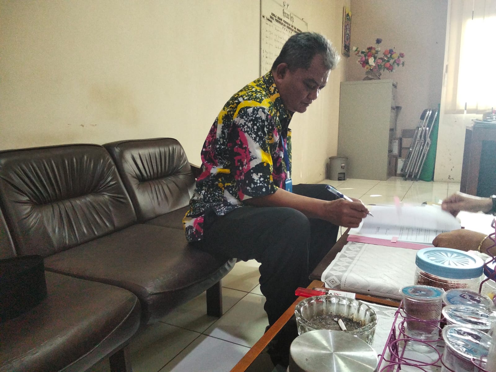 Dinas  Dikbud Kabupaten Tegal Larang Satuan Pendidikan  Menjual Seragam Sekolah 