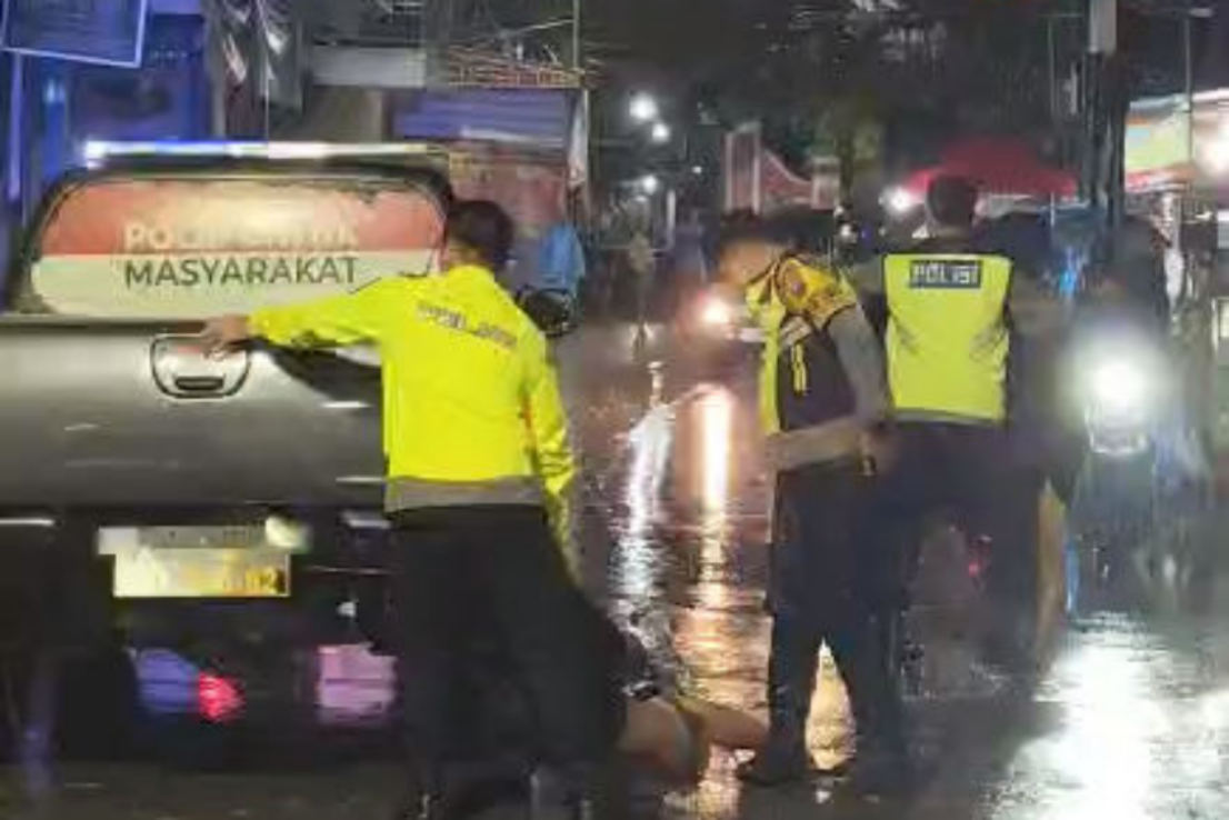Nekat! Polisi Dipukul Saat Bubarkan Tawuran Pemuda di Kaliwungu Kendal, Terekam Video