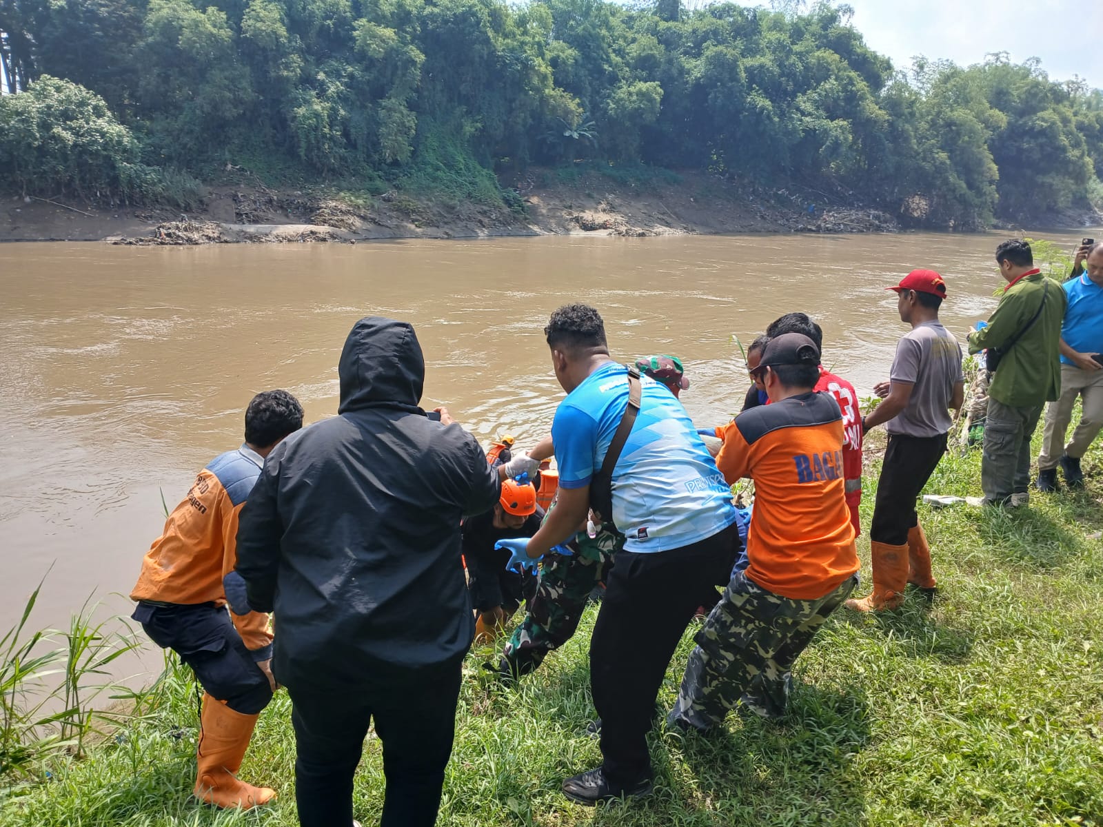 Jenazah Tanpa Identitas ditemukan Dialiran Sungai Bengawan Solo 