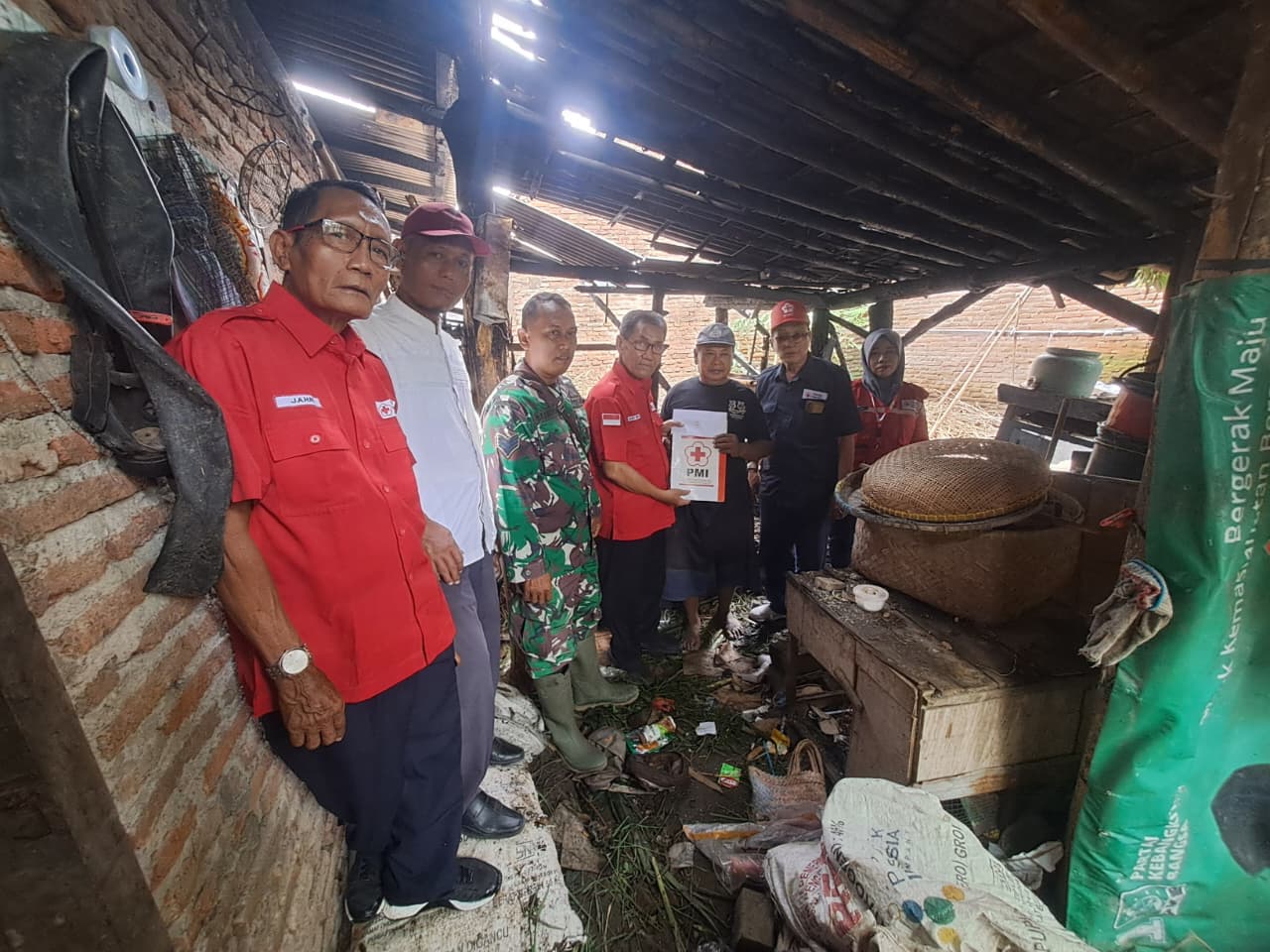 Rumah Roboh hingga Dilalap Api, PMI Tegal Bergerak Cepat Ulurkan Bantuan 