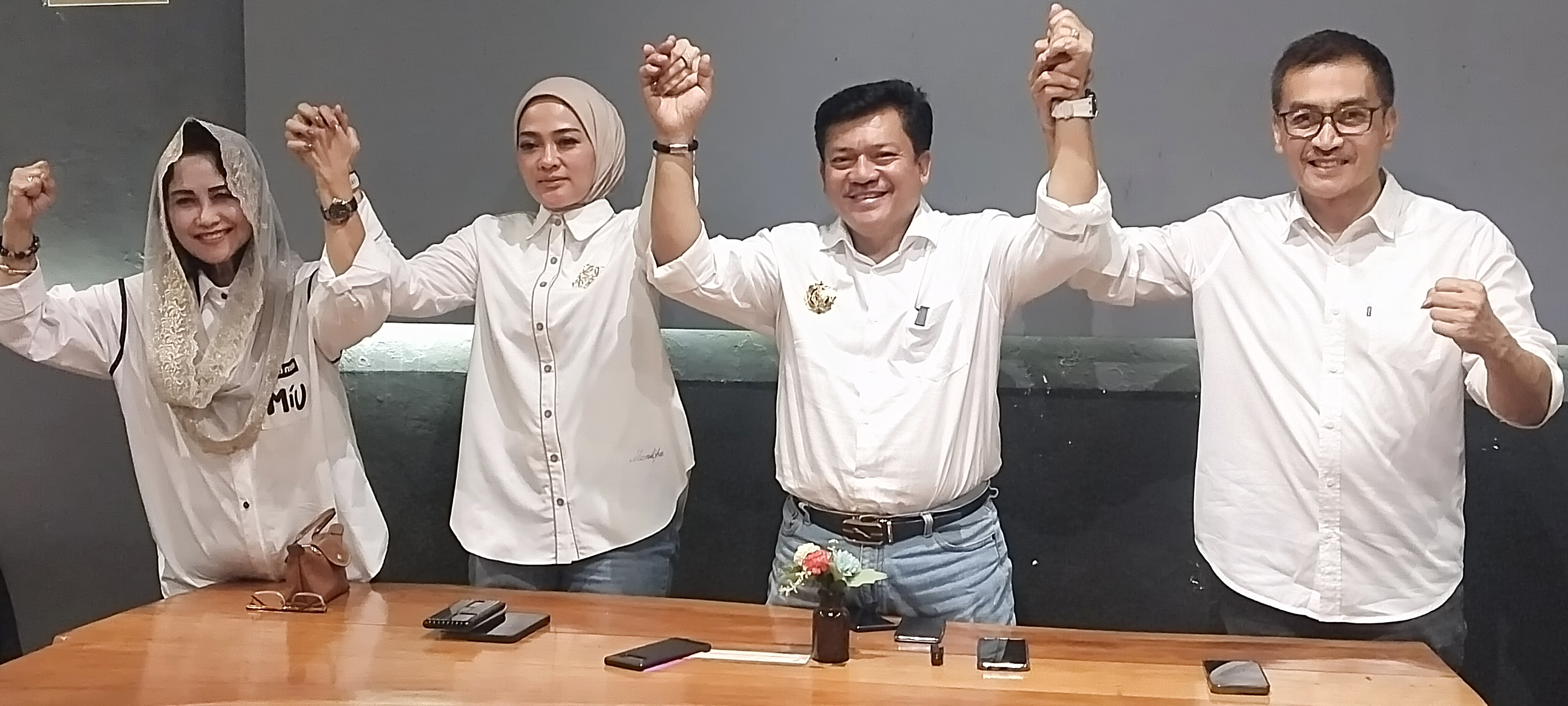 Unggul di Quick Count, Robby-Nina Berikan Pernyataan Resmi ke Media