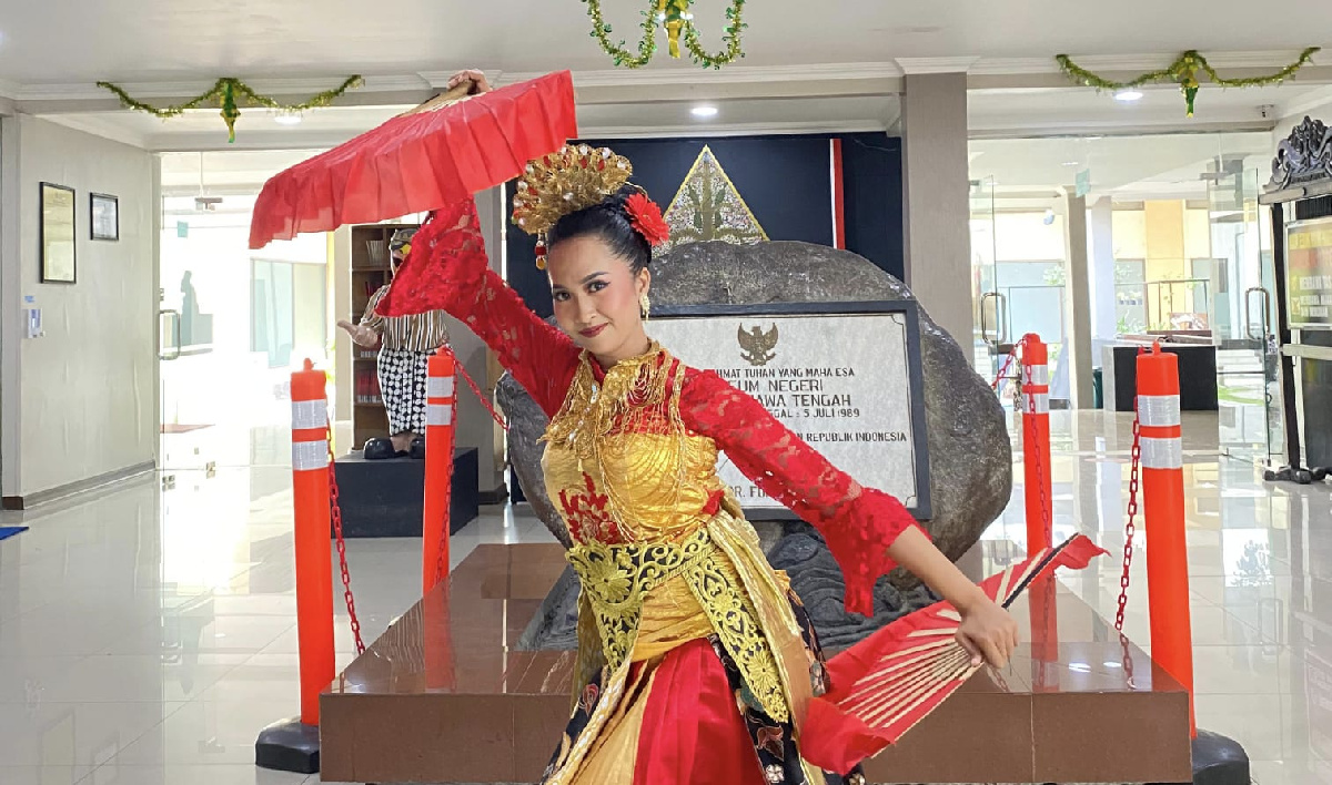 Menari untuk Pulang ke Diri Sendiri: Kisah Alvia Nur Vida Menjaga Api Budaya dari Semarang
