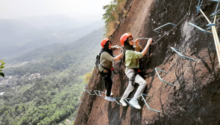 4 Wisata Tebing di Jawa Tengah dengan Pemandangan yang Menakjubkan