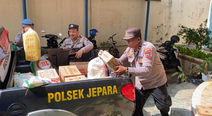 Bentuk Peduli dan Kasih Sayang, Polsek Jepara Kota Serahka Bantuan Sembako ke Panti Asuhan Putri Aisyiyah